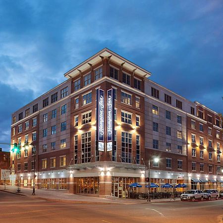 Hampton Inn Portland Downtown Waterfront Exterior foto