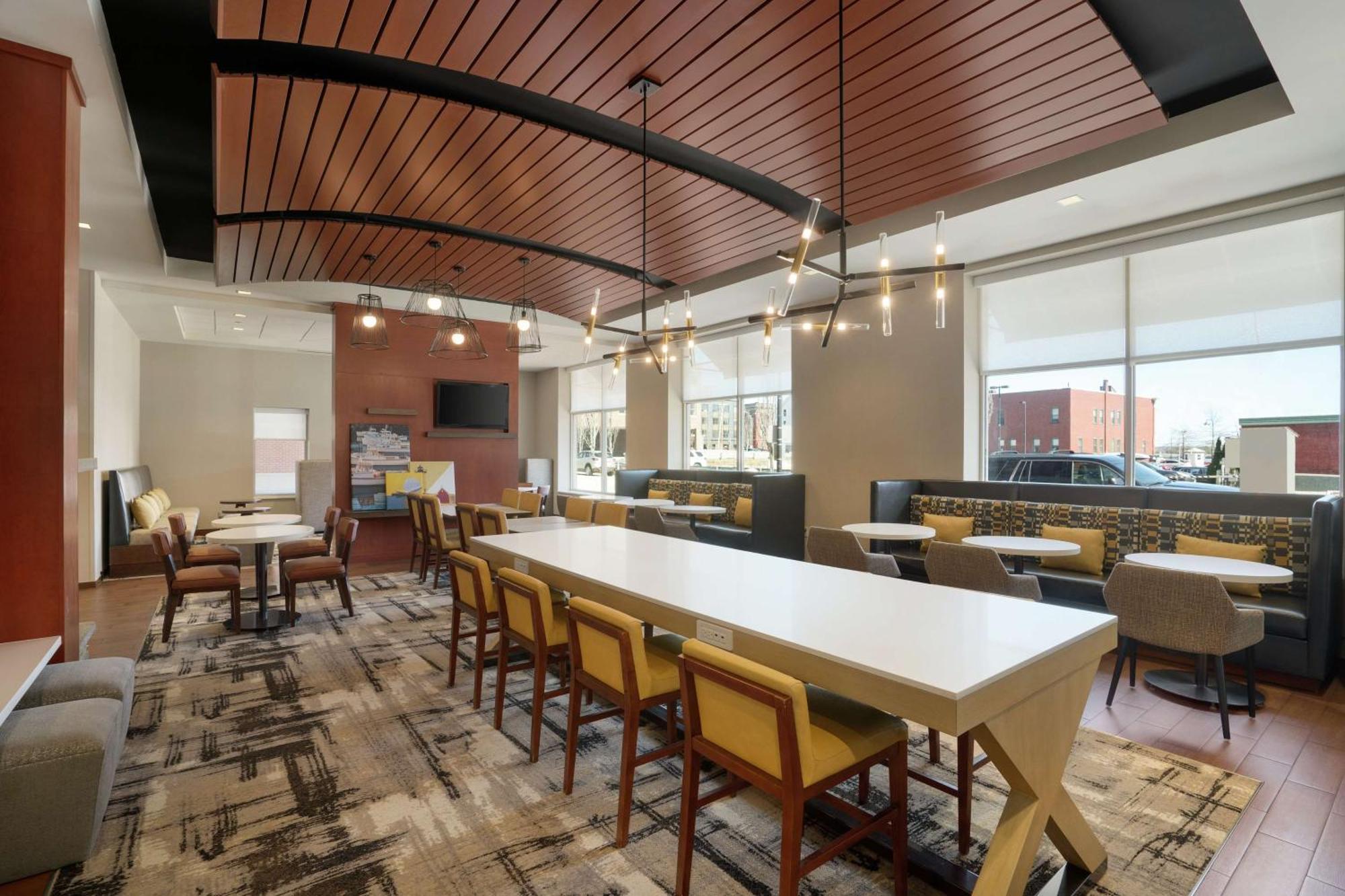 Hampton Inn Portland Downtown Waterfront Exterior foto