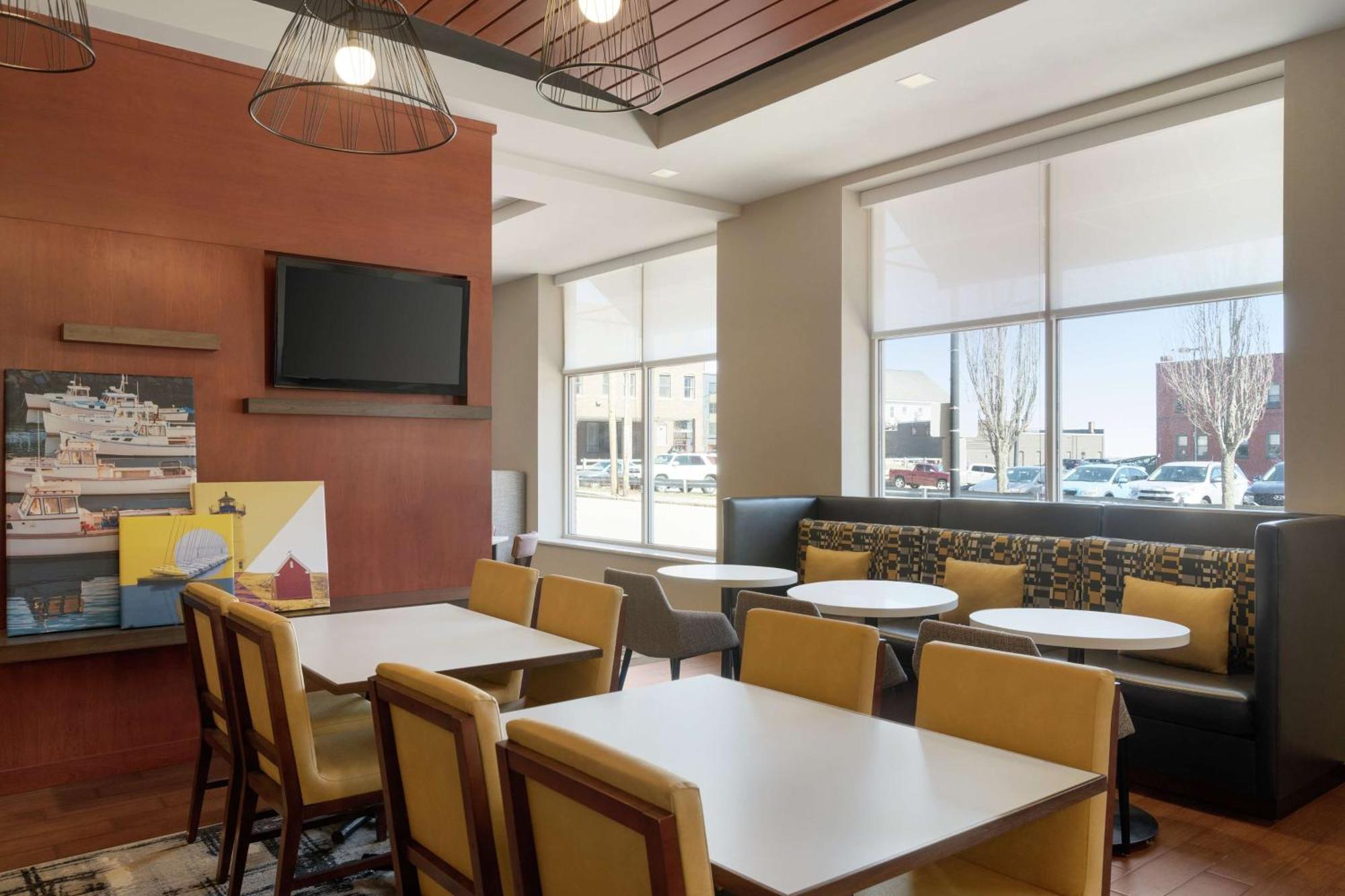 Hampton Inn Portland Downtown Waterfront Exterior foto