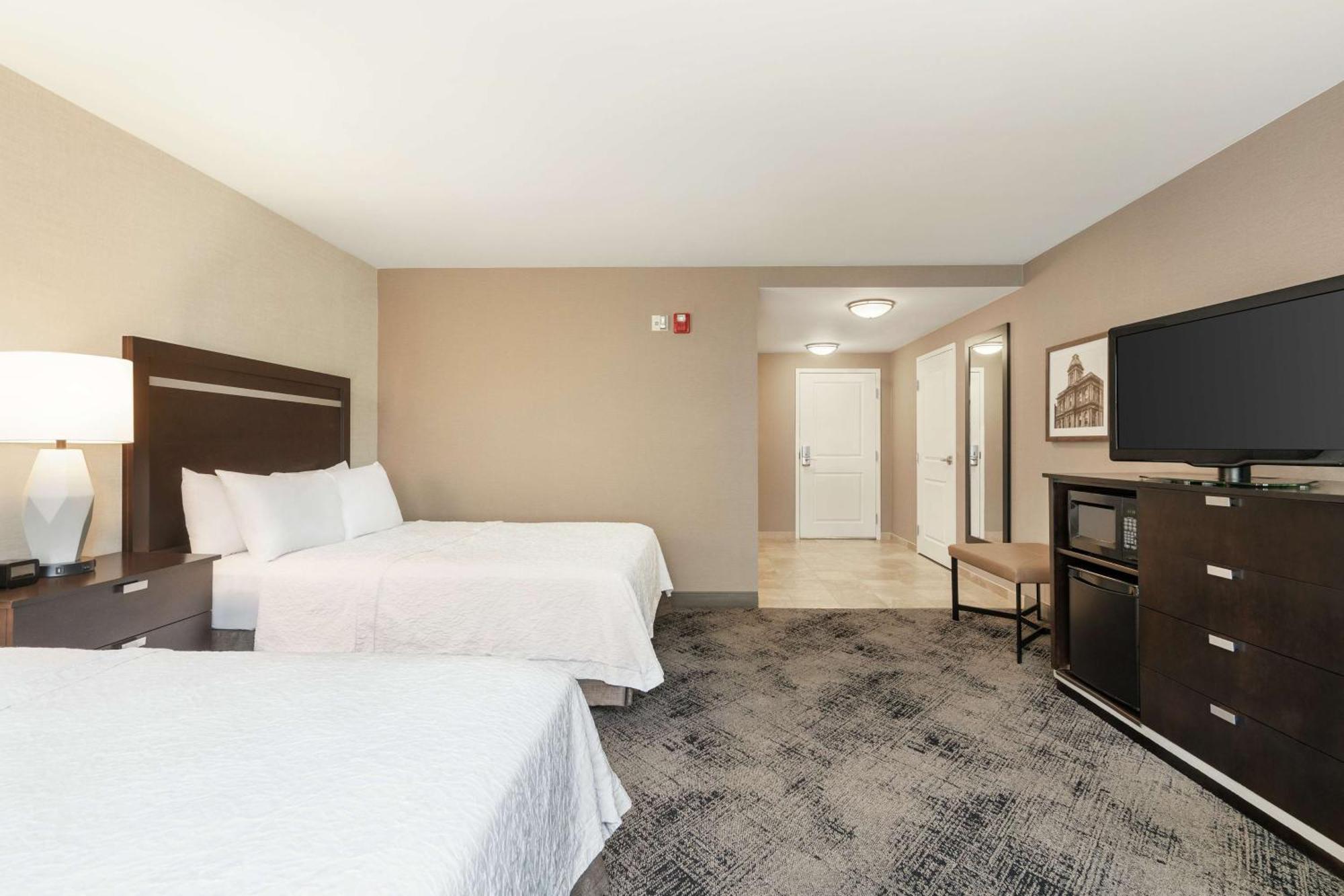 Hampton Inn Portland Downtown Waterfront Exterior foto